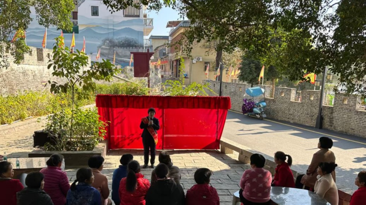 河源龍川：「榕樹(shù)下」宣講推動(dòng)黨的創(chuàng)新理論「飛入尋常百姓家」