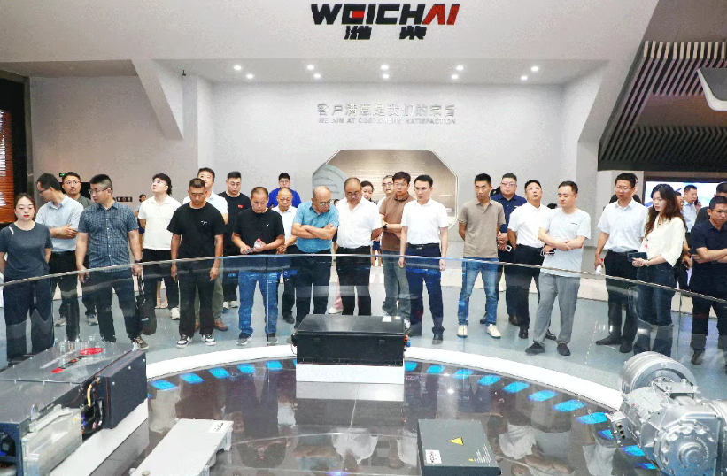 百餘家動力裝備產(chǎn)業(yè)鏈上企業(yè)「走進(jìn)濰柴」