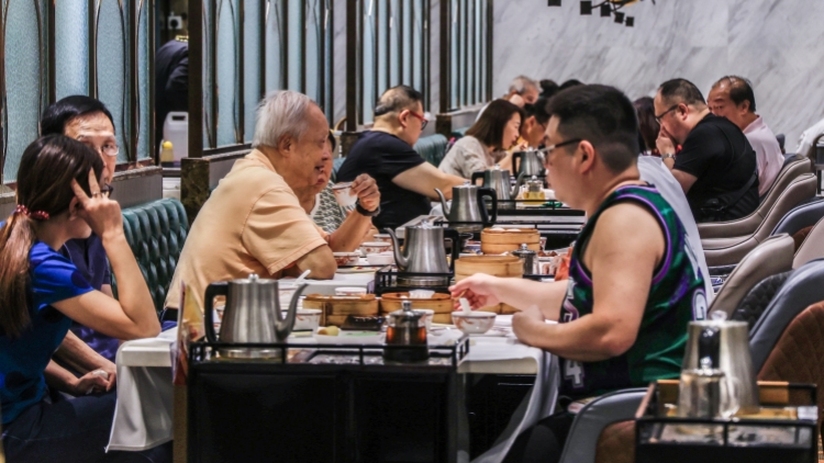 【港事講場(chǎng)】機(jī)遇大於挑戰(zhàn) 不應(yīng)妄自菲薄