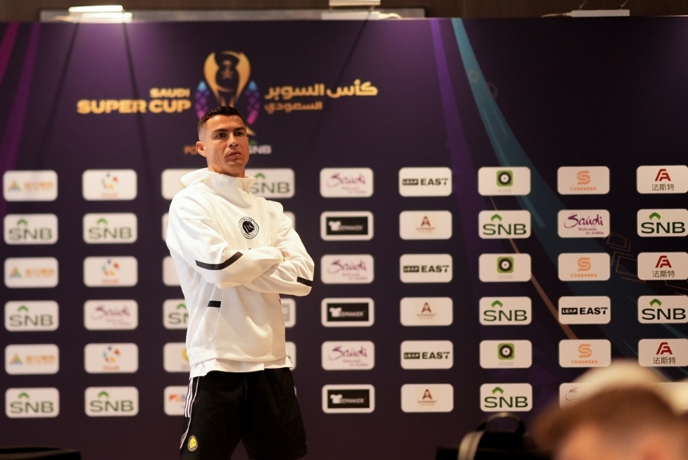 C朗來港啦！艾納斯率先抵港備戰(zhàn)沙特超級盃