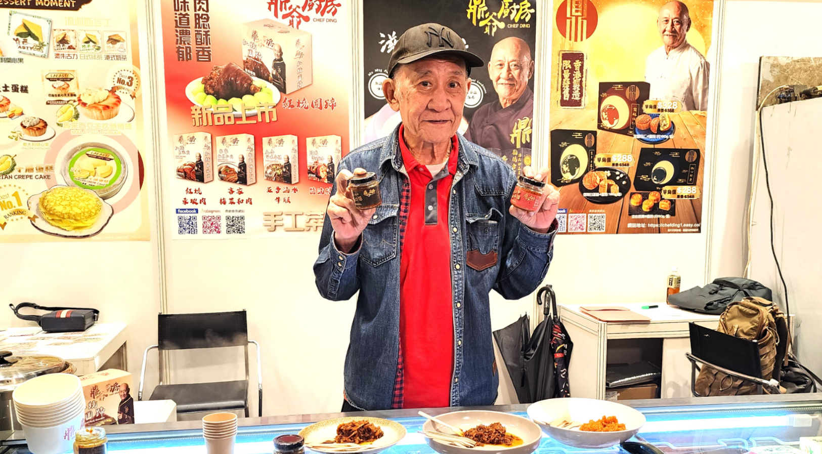 有片丨【娛樂】78歲鼎爺亮相美食博覽宣傳自家品牌吸引市民遊客購買