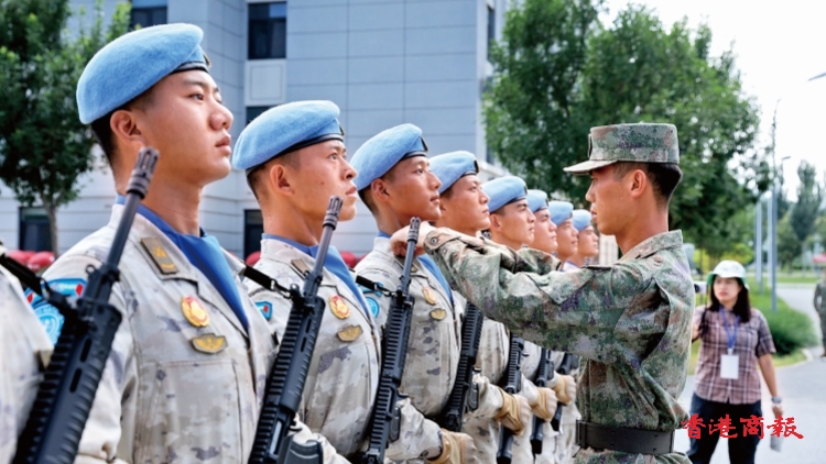 港商記者探訪(fǎng)閱兵村 近距離感受訓(xùn)練