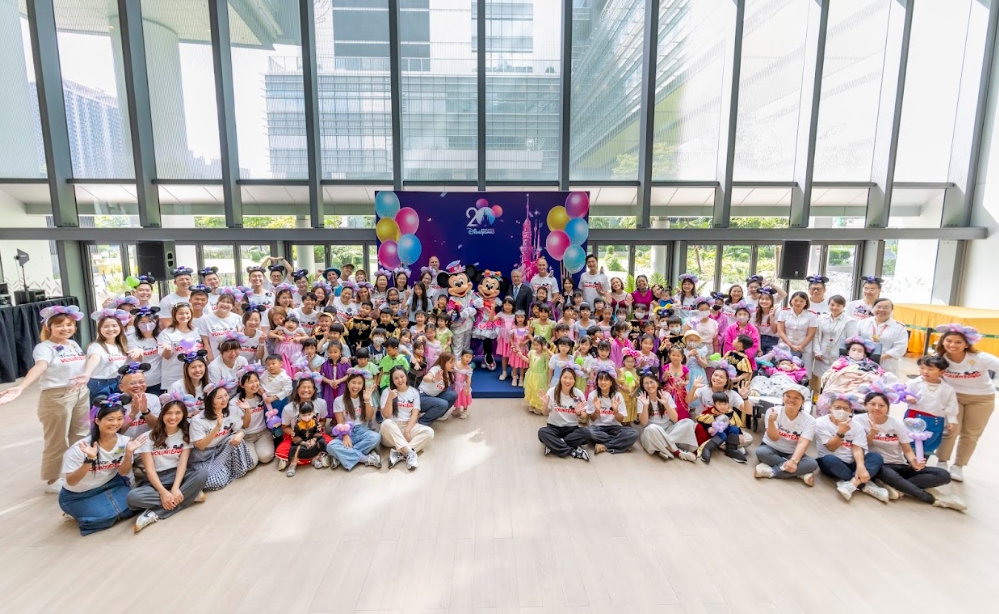 近百名小公主、小王子開20周年皇室派對 迪士尼魔法照亮香港兒童醫(yī)院 圓病童皇室夢