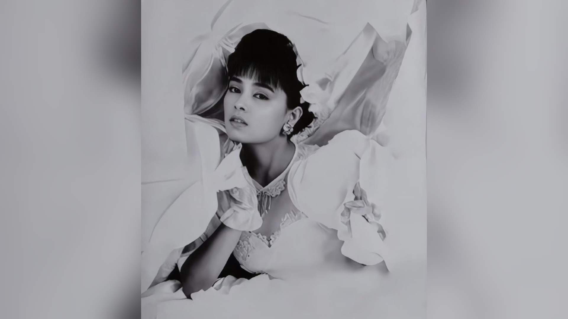 歌手千百惠遺體告別儀式在京舉行 黃安到場(chǎng)送別