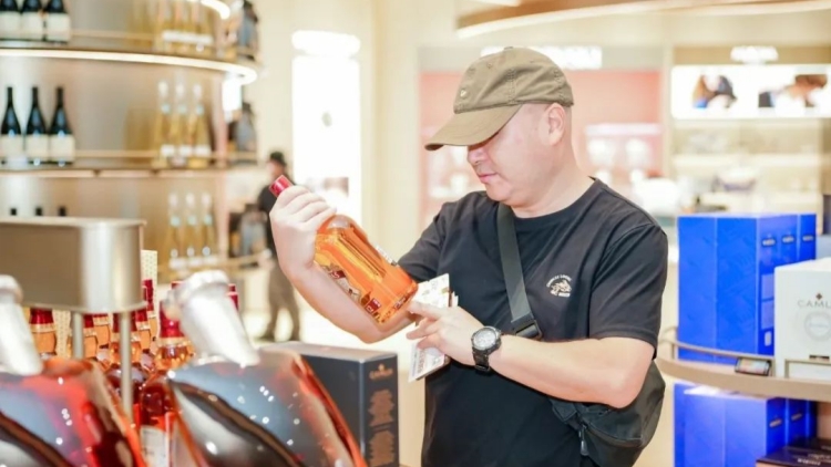 首單成交！深圳市內(nèi)免稅店試營(yíng)業(yè)開(kāi)門(mén)紅