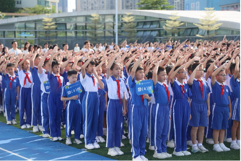扣好人生第一?？圩樱∩钲趯毎矊W子啟航新征程