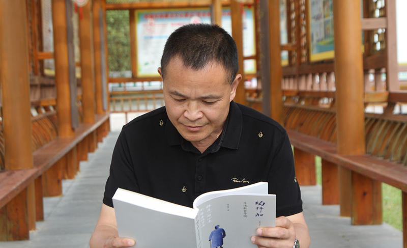 【長(zhǎng)舟專(zhuān)欄】于三尺講臺(tái) 傾一腔熱血——寫(xiě)在第41個(gè)教師節(jié)之際