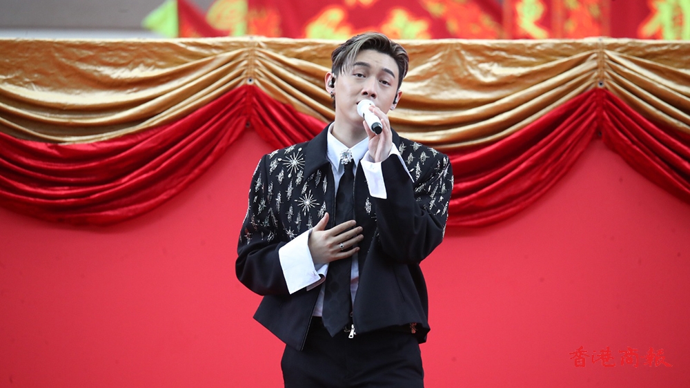 有片丨MC張?zhí)熨x開鑼日唱熱馬場