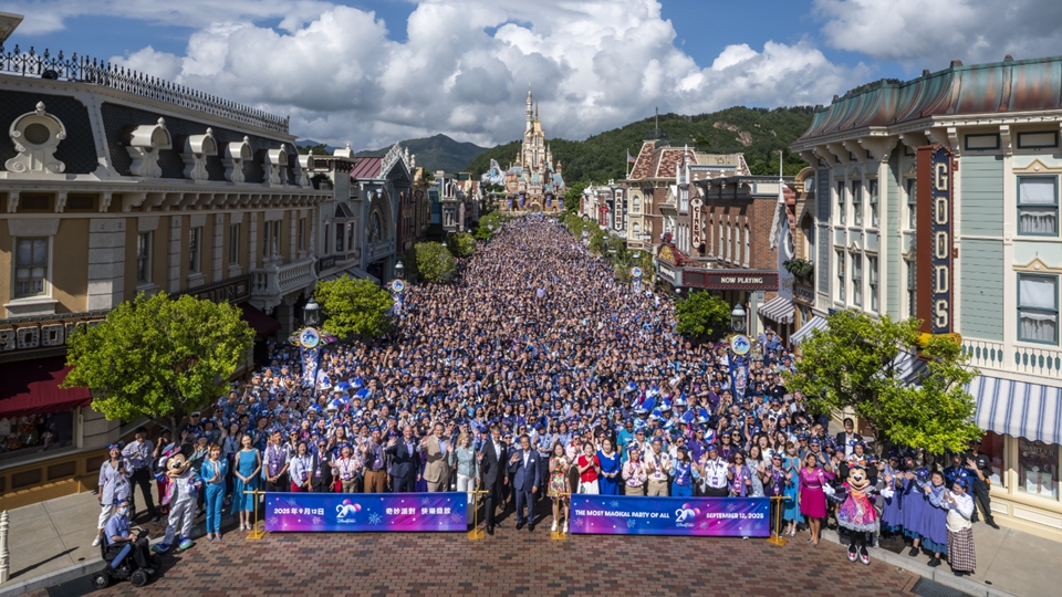 有片｜香港迪士尼舉行20周年慶典 推出紀(jì)念商品及活動