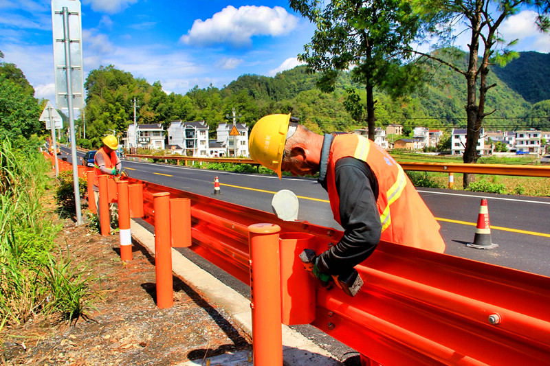 皖休寧公路：凝心聚力齊奮戰(zhàn) 砥礪前行迎「國評」