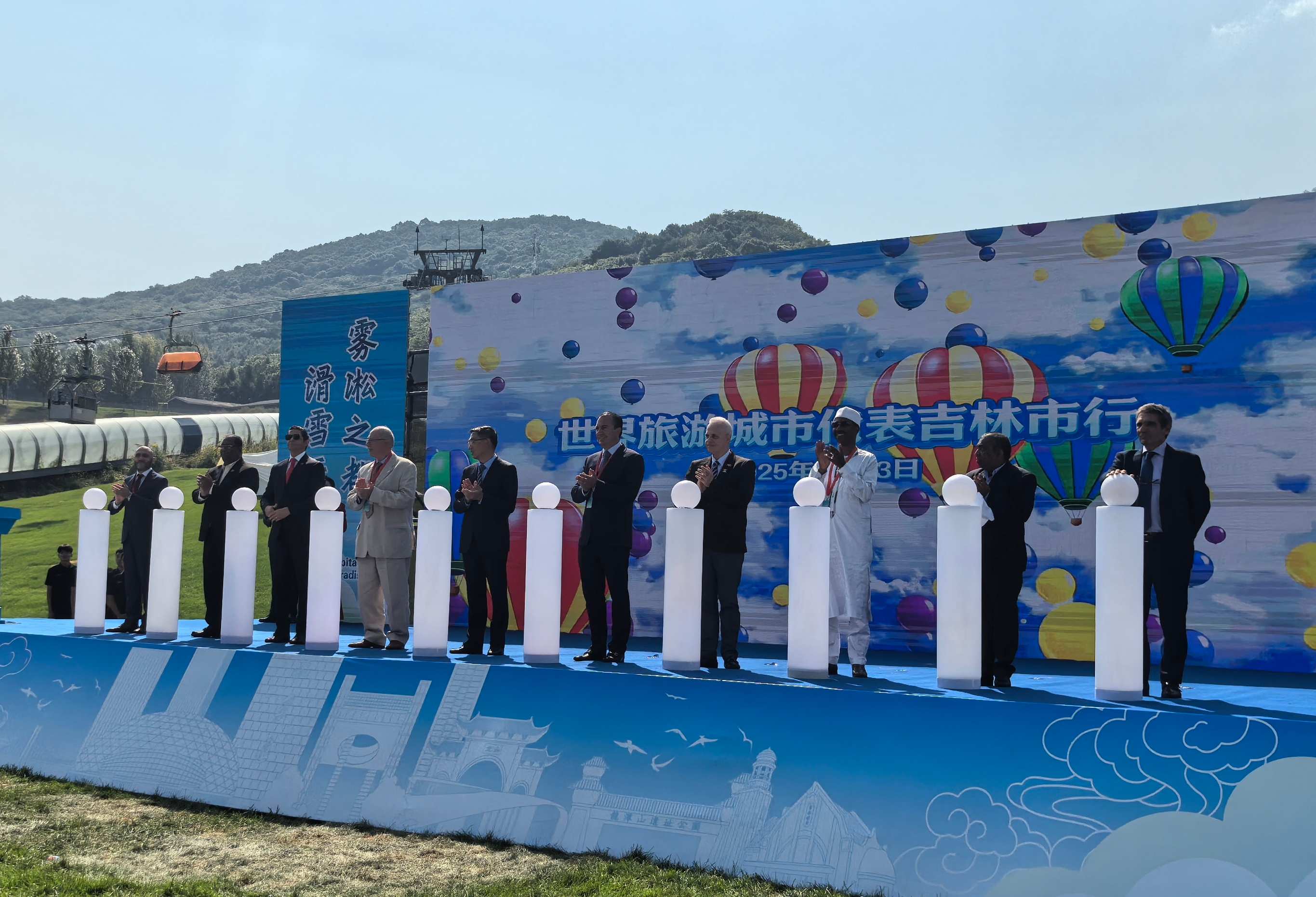 點(diǎn)讚吉林冰雪魅力，願(yuàn)搭兩地旅遊合作之橋——拉脫維亞駐華大使出席「世界旅遊城市代表吉林市行」活動(dòng)時(shí)接受香港商報(bào)記者獨(dú)家專訪