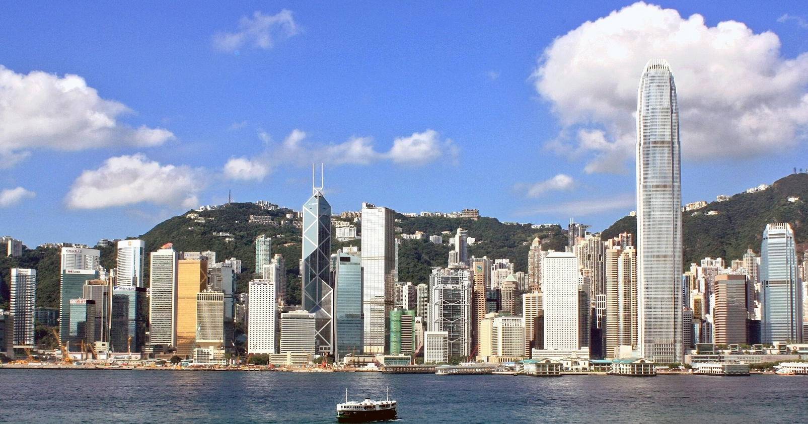 施榮懷：《施政報(bào)告》深化改革促發(fā)展，同心共創(chuàng)新未來(lái)