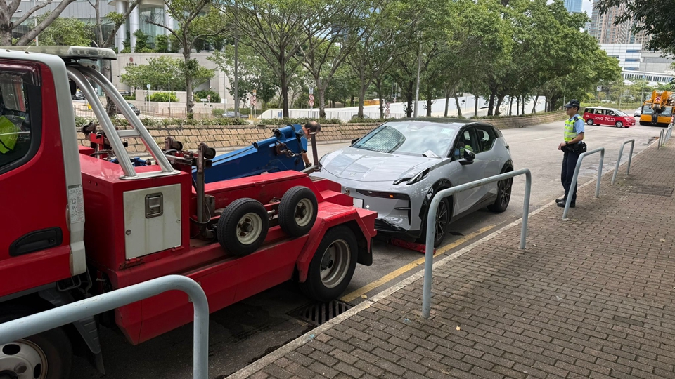 警方油尖打擊違例泊車(chē) 發(fā)943張告票 拘捕非華裔男子