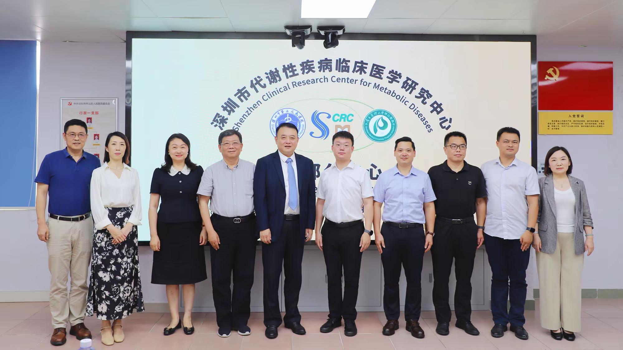 仁心仁術(shù)鑄醫(yī)魂，履職盡責顯擔當——記深圳市坪山區(qū)人民醫(yī)院內(nèi)分泌與代謝病科主任馮琨