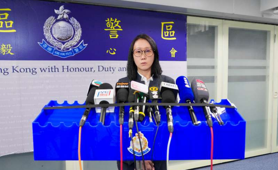 有片丨西區(qū)帶兩男童觀浪 警拘兩人包括男童父親