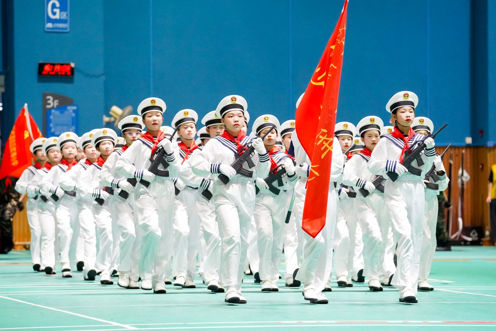 少年正步鏗鏘  穗海珠區(qū)舉行全民國防教育月主題活動暨少年軍校展示活動