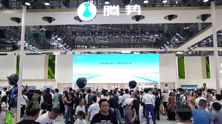 有片｜深圳國際汽車展覽會：騰勢N8L受關(guān)注 預(yù)售訂單表現(xiàn)亮眼