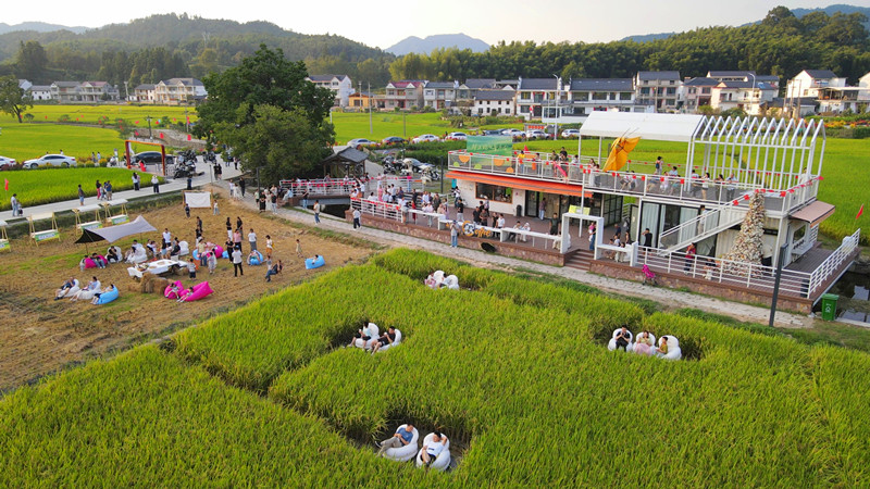 皖祁門縣：「糧倉(cāng)」音樂會(huì)  彈奏「慢生活」