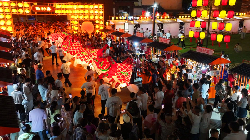 看魚(yú)燈逛市集品美食  皖歙縣非遺引客市集旺