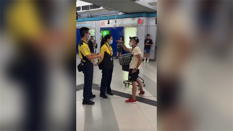 男子企圖以手推車及大型行李硬闖元朗站 港鐵稱已報(bào)警處理