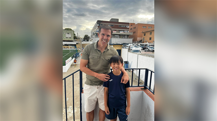 西班牙訓(xùn)練迎來機遇 香港小將Johnny仔獲馬真拿賞識作重點培訓(xùn)