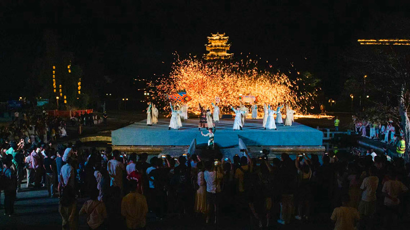 日賞山水夜觀華彩  皖休寧齊雲(yún)山全天候新場景釋放乘數(shù)效應