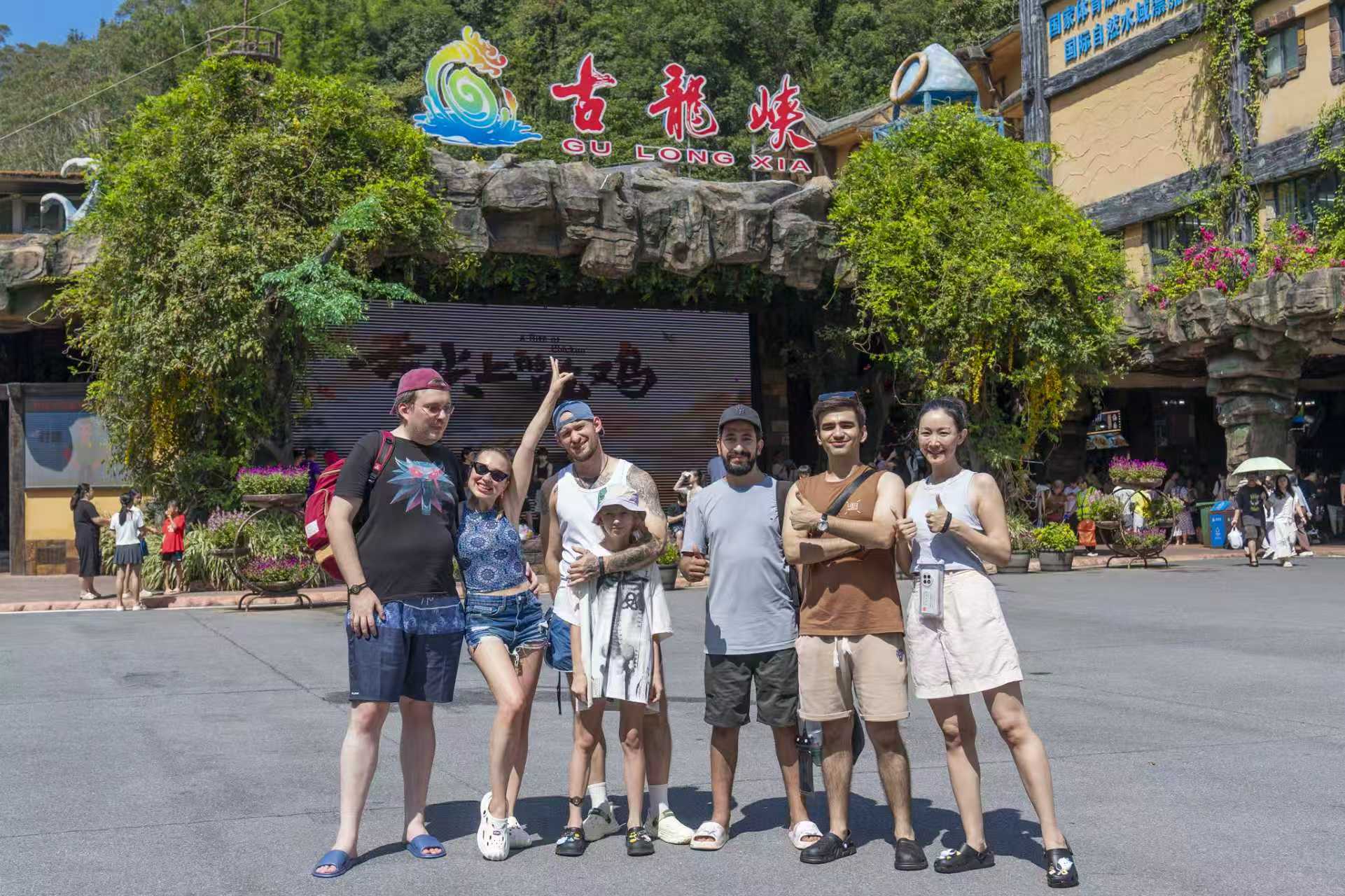 粵「雙節(jié)」旅遊人氣爆棚  17.8萬遊客打卡古龍峽