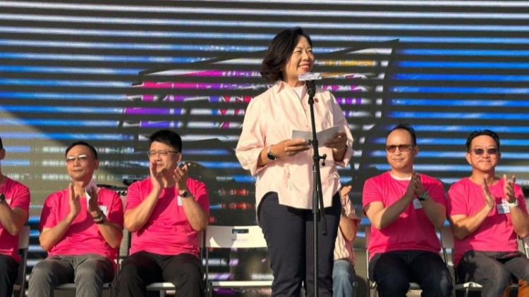 麥美娟歡迎市民到屯門市中心體驗(yàn) 開心過周末