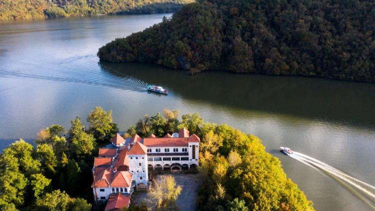 青山溝 331國(guó)道上的山水秘境