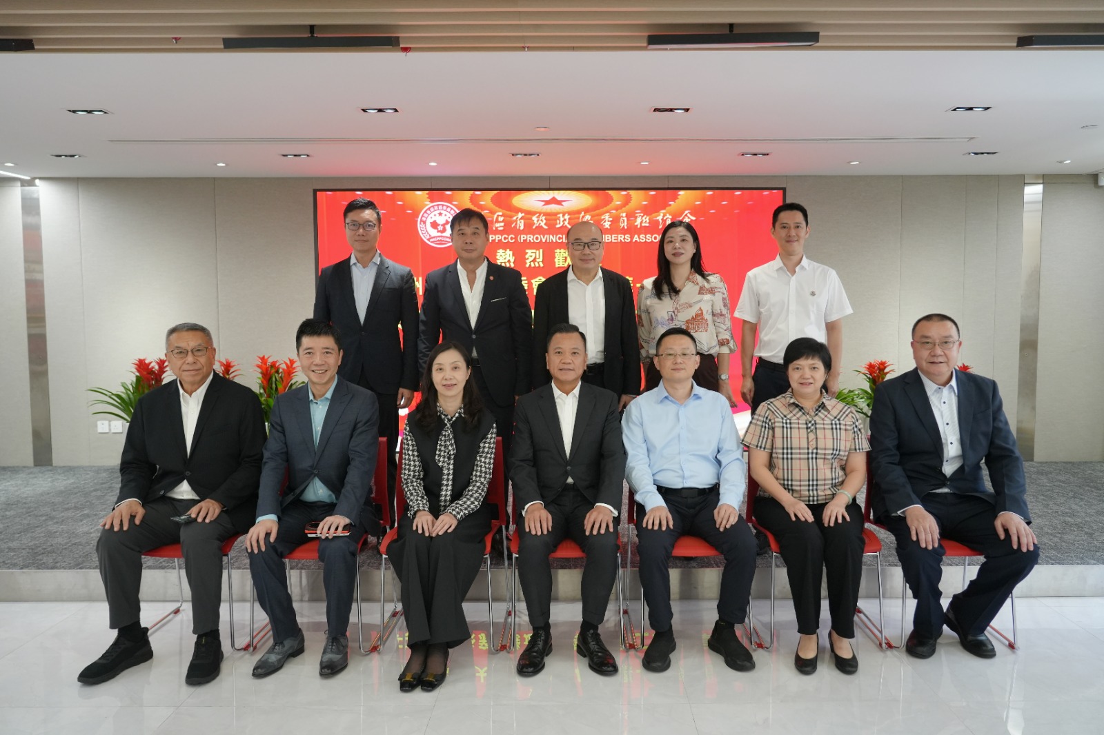  港區(qū)省級政協(xié)委員聯(lián)誼會與泉州市人大常委會主任徐華一行舉行座談會