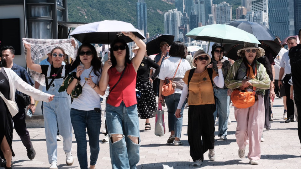 李家超：將研究熱門(mén)景點(diǎn)承受上限加強(qiáng)管理