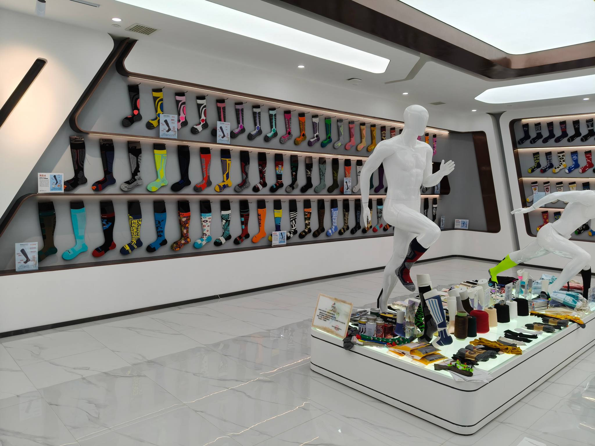 「感知幸福中國行」吉林篇（九）北方襪業(yè)集團參訪紀實：從「東北小上?！沟健钢袊抟m之都」的產(chǎn)業(yè)傳奇