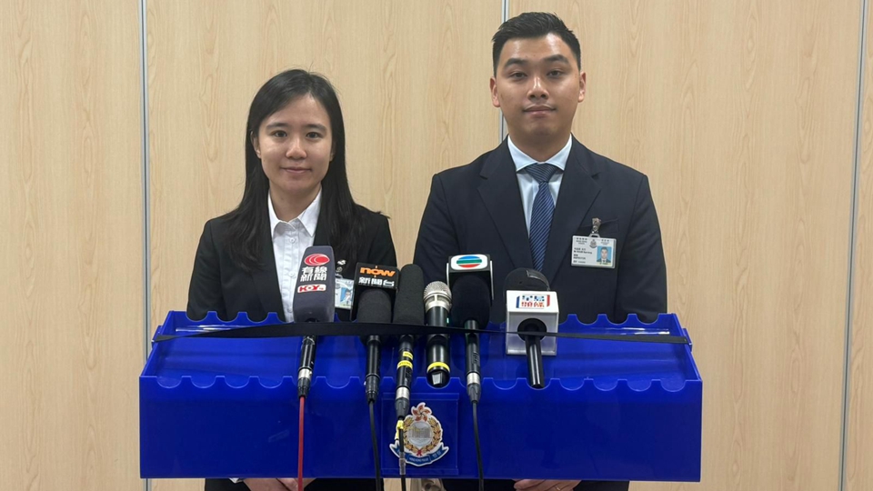 涉到當(dāng)舖6次抵押假金頸鏈 警方拘捕2名男子