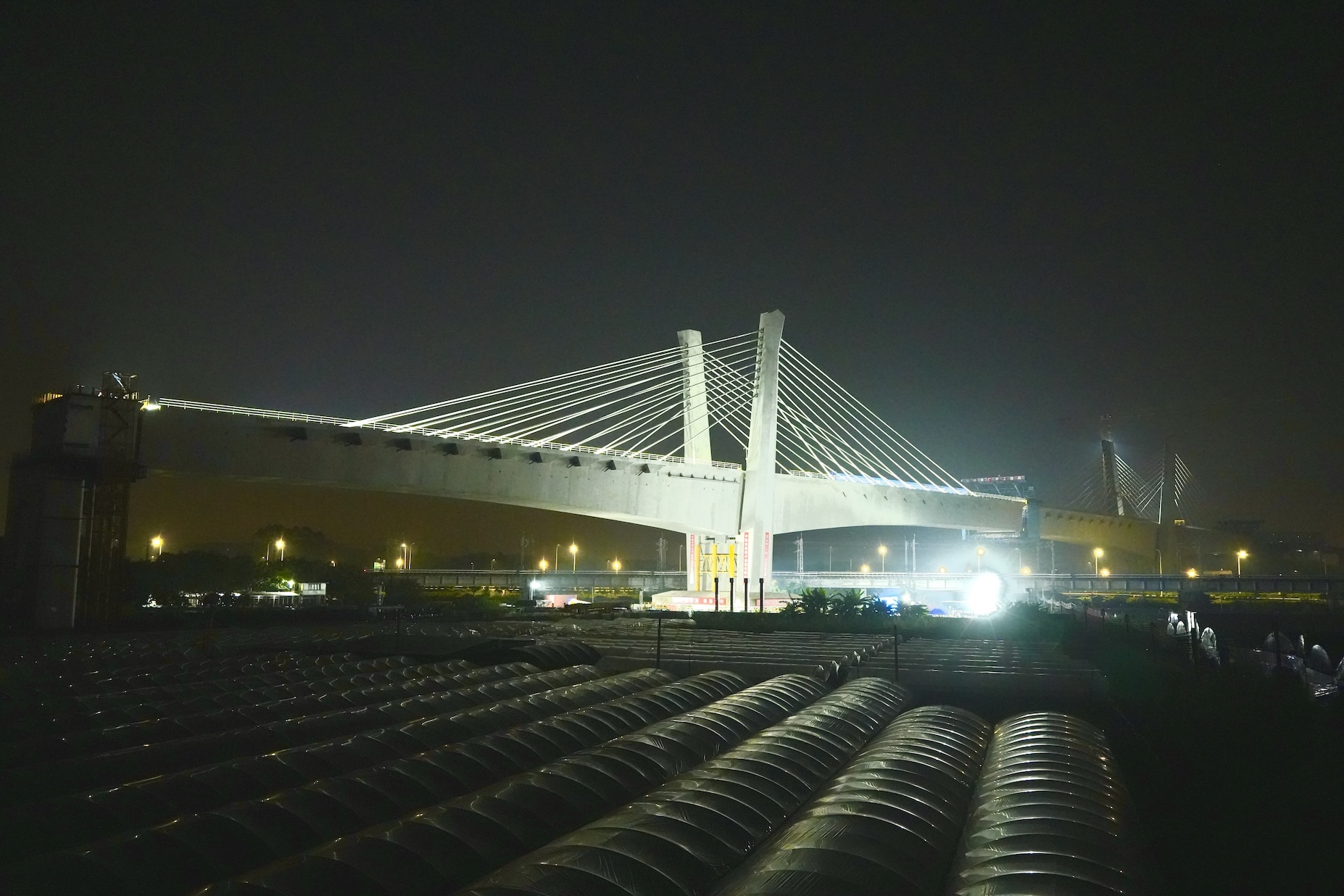 3.1萬噸空中「芭蕾舞者」 廣佛西環(huán)城際鐵路完成斜拉橋「空中轉(zhuǎn)體」