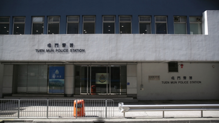 私家車屯門翻側(cè)司機(jī)逃逸 揭藏62.8萬元依托咪酯