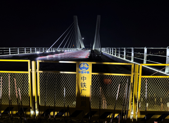 創(chuàng)兩項(xiàng)世界第一！廣佛西環(huán)城際鐵路斜拉橋完成萬噸轉(zhuǎn)體