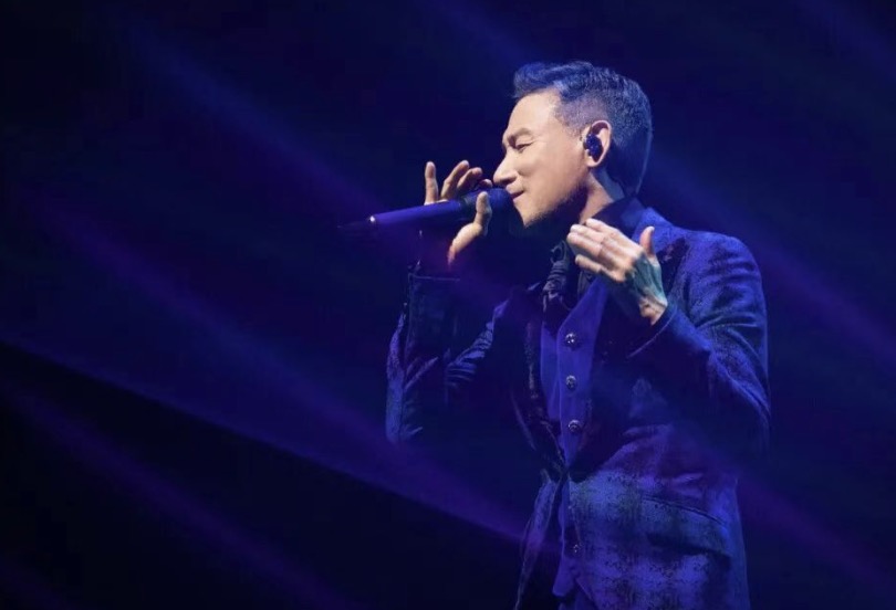 歌神張學(xué)友廈門(mén)開(kāi)唱！64歲劈叉獻(xiàn)唱閩語(yǔ)歌