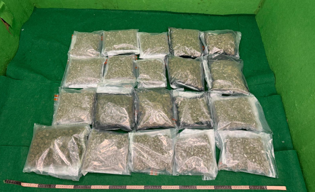 海關(guān)機(jī)場(chǎng)檢獲約26公斤懷疑大麻花 拘捕2人