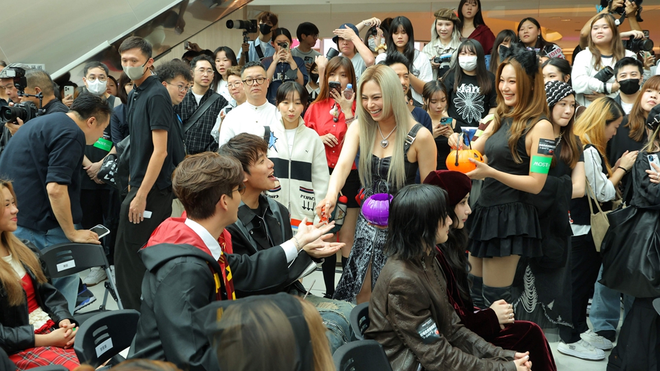 新城勁爆頒獎(jiǎng)禮2025萬聖Party舉行 逾90歌手現(xiàn)身 全場(chǎng)迫爆