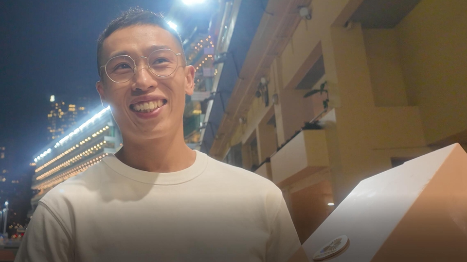 有片｜何澤堯：榮幸擔(dān)任火炬手 香港運(yùn)動員加油