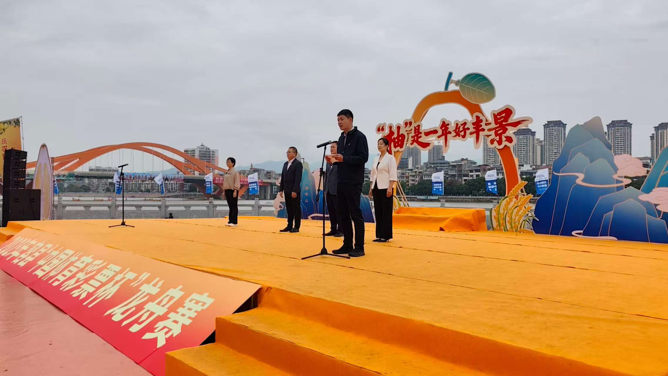 桂容縣以龍舟為媒 凝聚僑心匯聚僑力