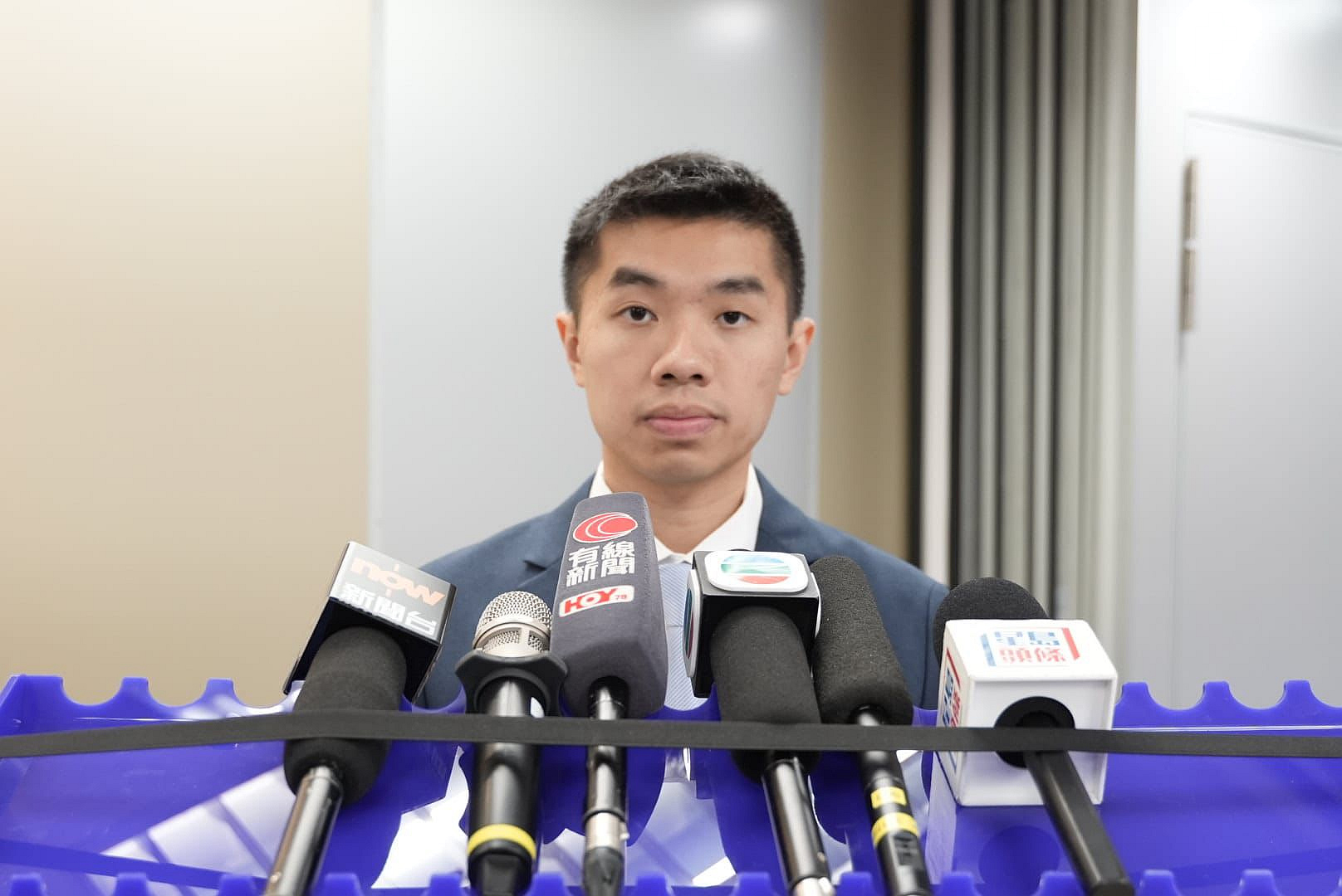 警方屯門拘3少年 涉毀壞12?7立會(huì)選舉海報(bào)