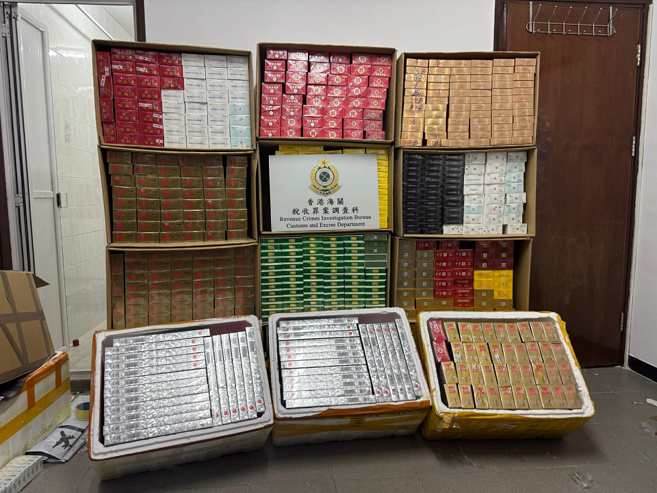 海關(guān)上水破私煙儲存?zhèn)} 拘一男檢123萬元私煙