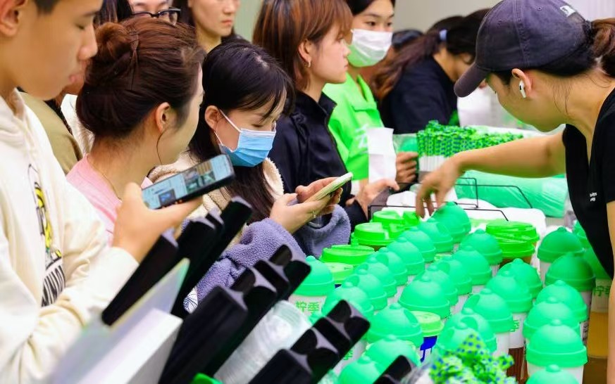 三登進博舞臺：檸季從湘味到世界味 展示中國茶飲的力量