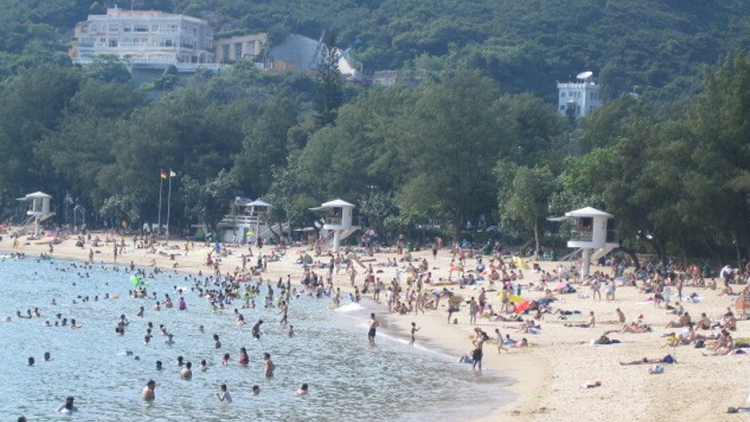 康文署：由於大浪關係 數(shù)個泳灘懸掛紅旗