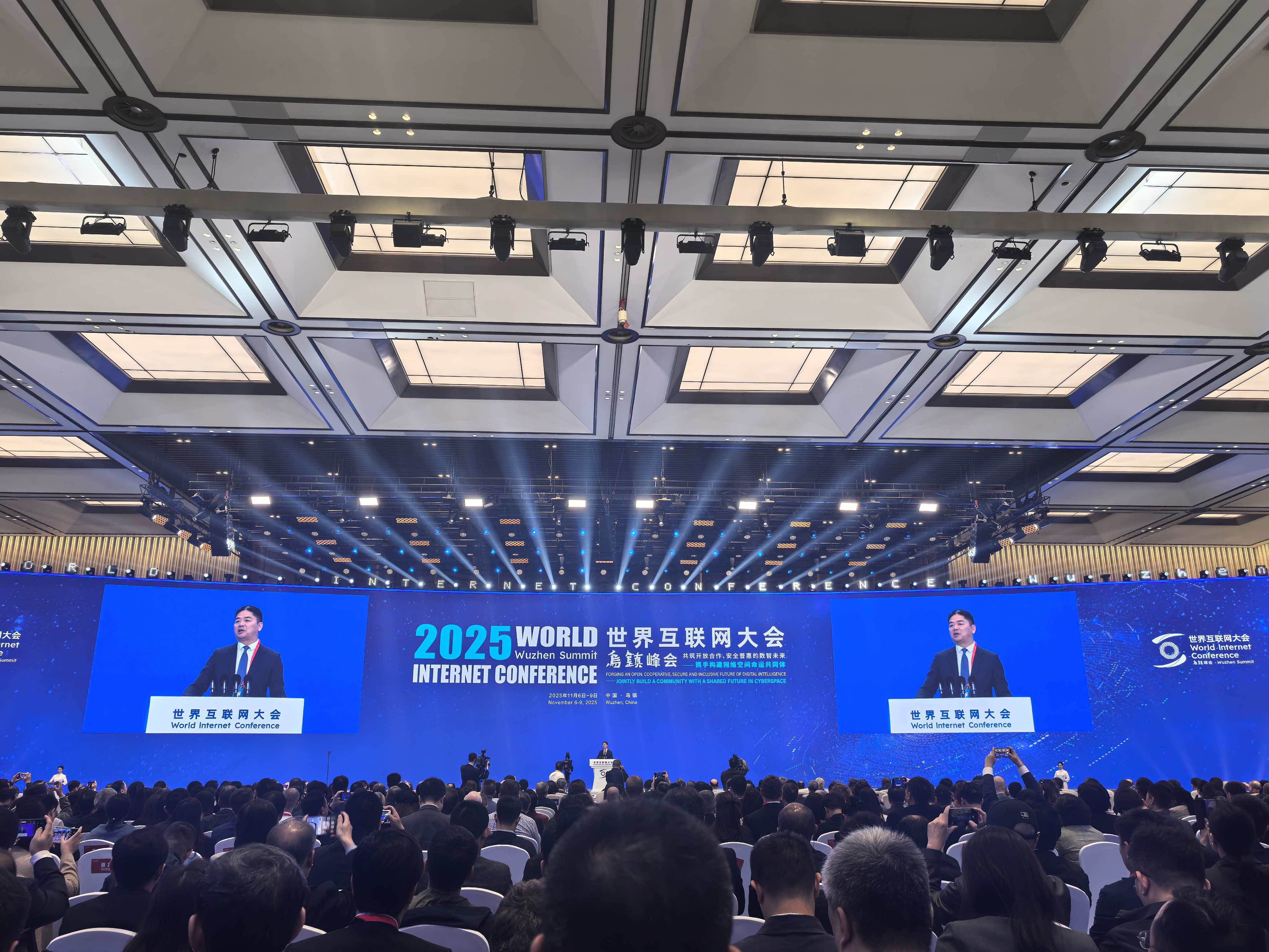 劉強東在烏鎮(zhèn)峰會詳解物流革新與數(shù)智時代應(yīng)對之策