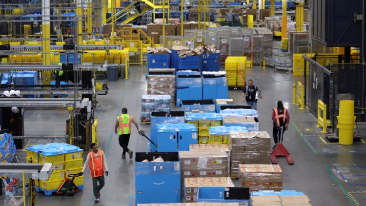 美國就業(yè)市場急轉(zhuǎn)直下 大規(guī)模裁員通知激增 數(shù)據(jù)接連發(fā)出警號(hào)