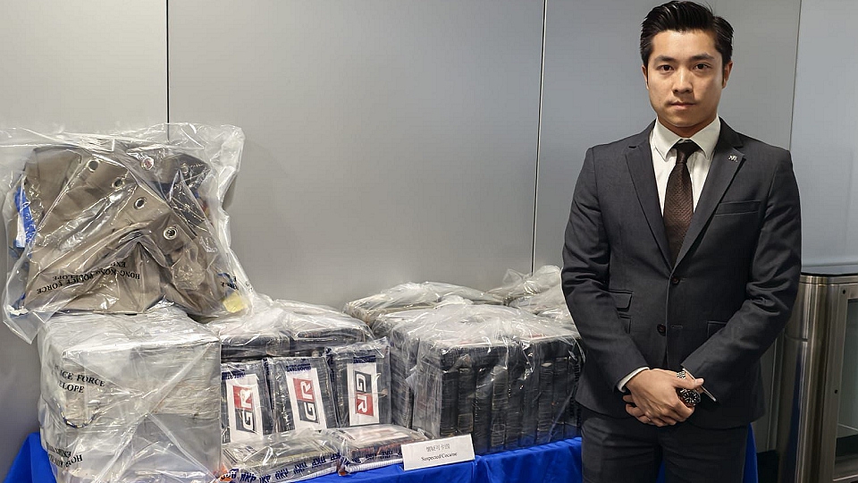 假冒外國領(lǐng)事館職員運毒 警拘外籍男檢值8100萬元可卡因