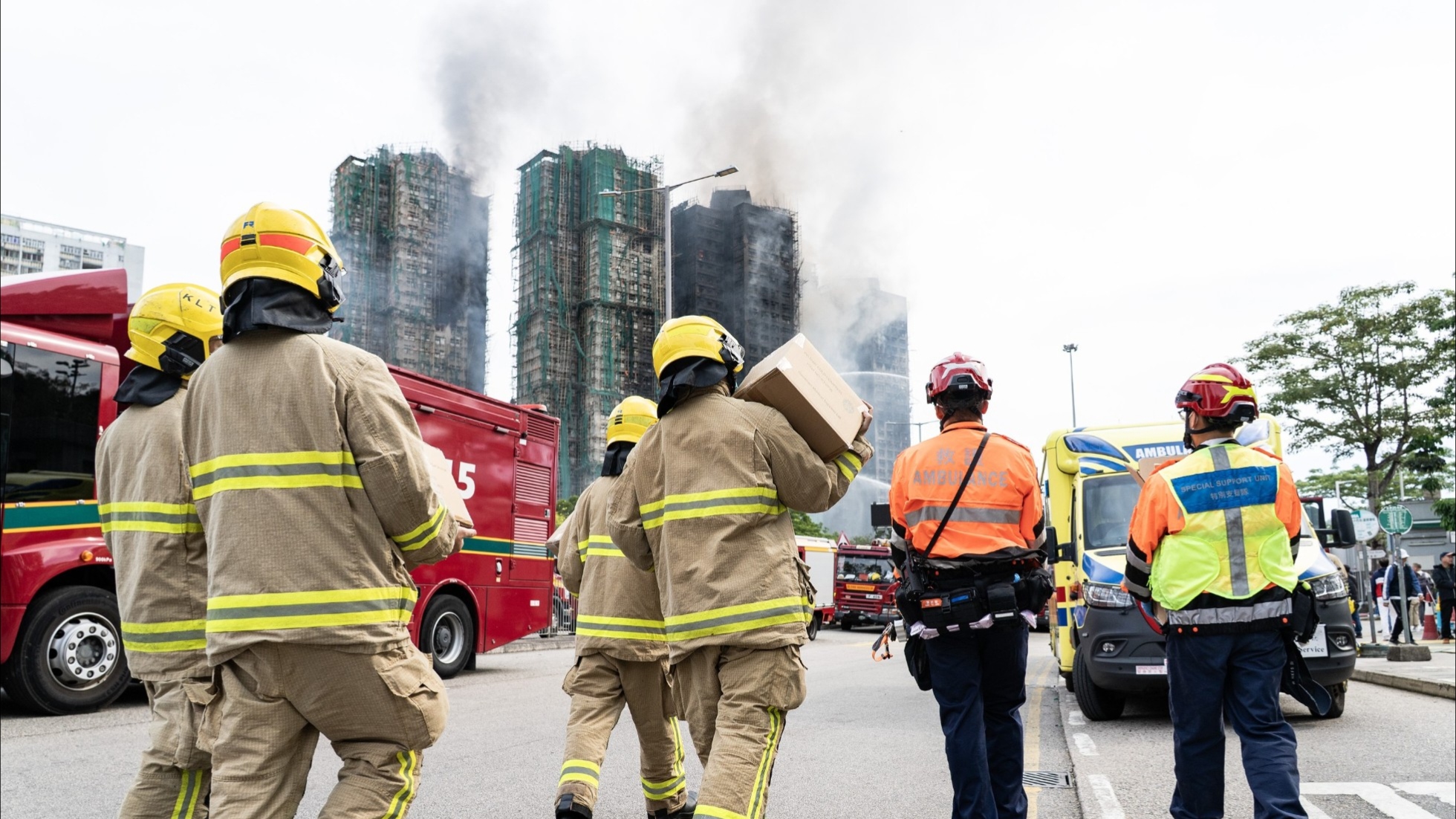 香港新疆聯(lián)誼會(huì)聯(lián)合愛心企業(yè)捐資200萬(wàn)港元  緊急援助大埔宏福苑受災(zāi)居民