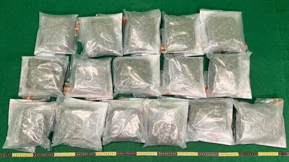 海關(guān)機(jī)場(chǎng)拘捕32歲曼谷抵港男子 檢值160萬(wàn)元大麻花